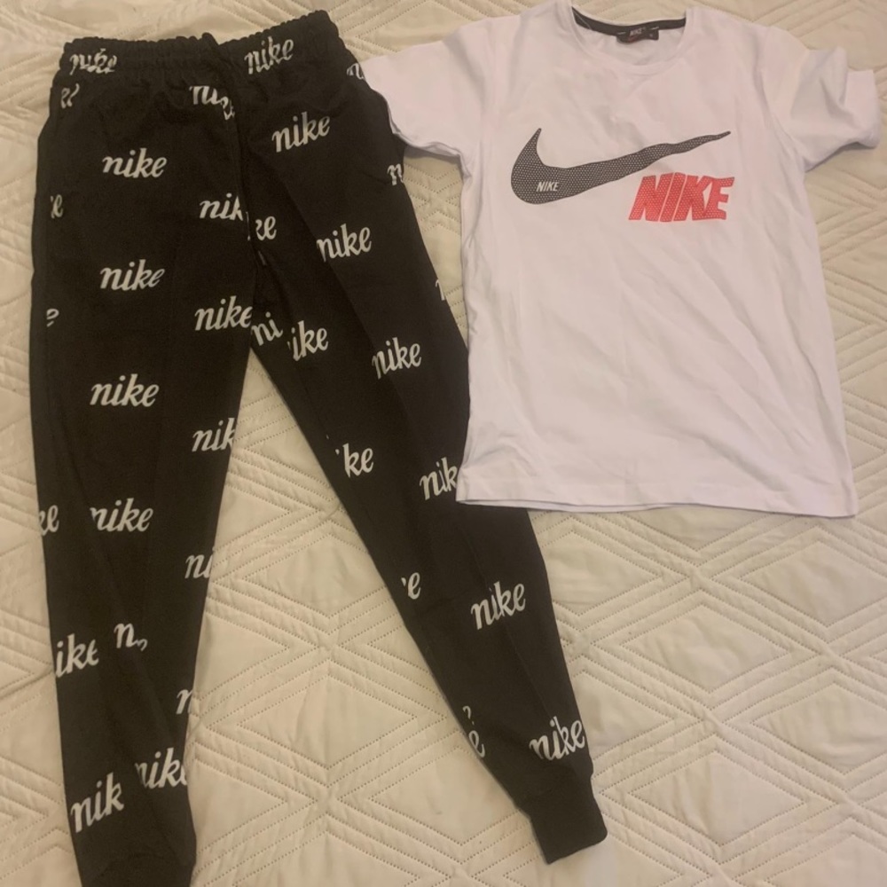 New 2 piece kids jogger set size 8. Never worn. 2 other colors available (8-16)
